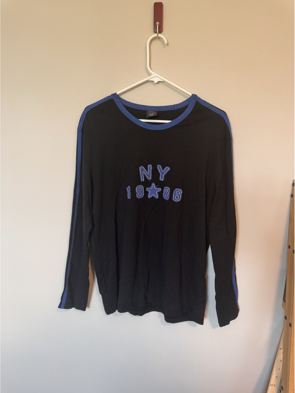 Urban Outfitters Big City Long Sleeve Varsity Tee NY 1988 Star Graphic Sz M